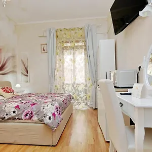 Deluxe And Chilling Jacuzzi Guest house