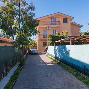 Travelershome Ciampino&morena Guest house